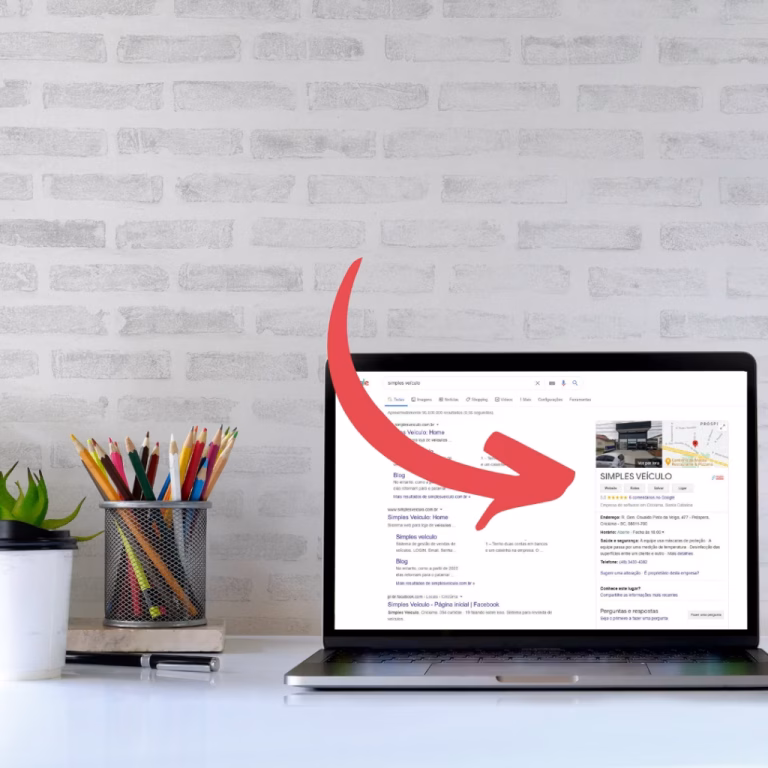 Notebook com resultado de busca do Google e seta vermelha apontando o perfil da empresa
