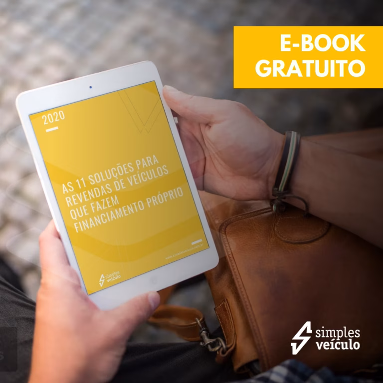 Tablet mostrando o e-book gratuito As 11 soluções para revendas de veículos que fazem financiamento próprio